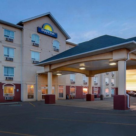 Days Inn By Wyndham Dawson Creek Exterior photo