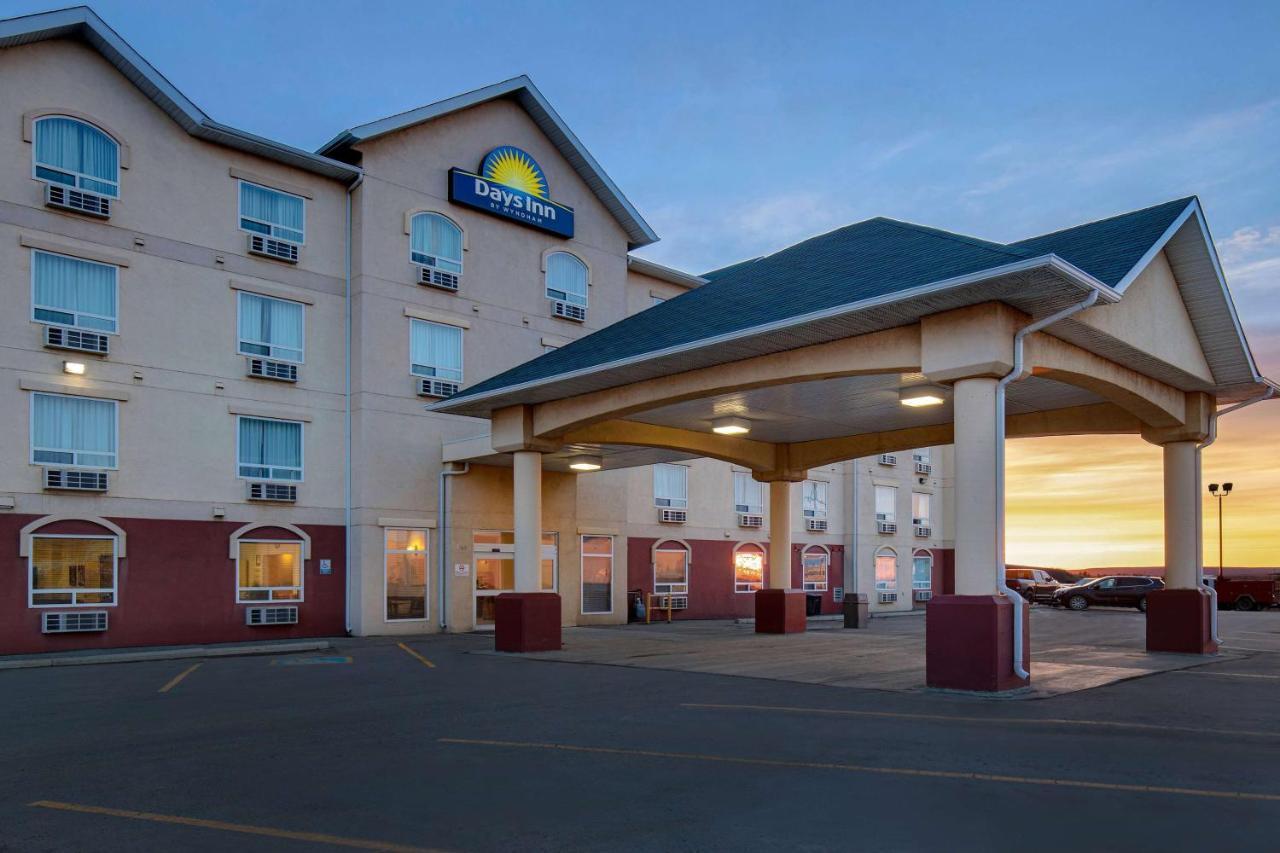 Days Inn By Wyndham Dawson Creek Exterior photo