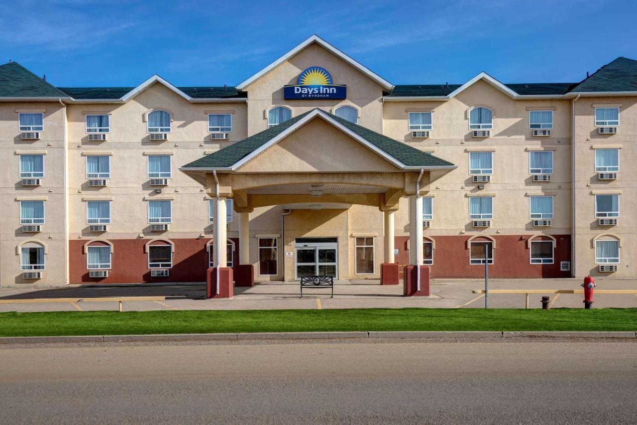 Days Inn By Wyndham Dawson Creek Exterior photo