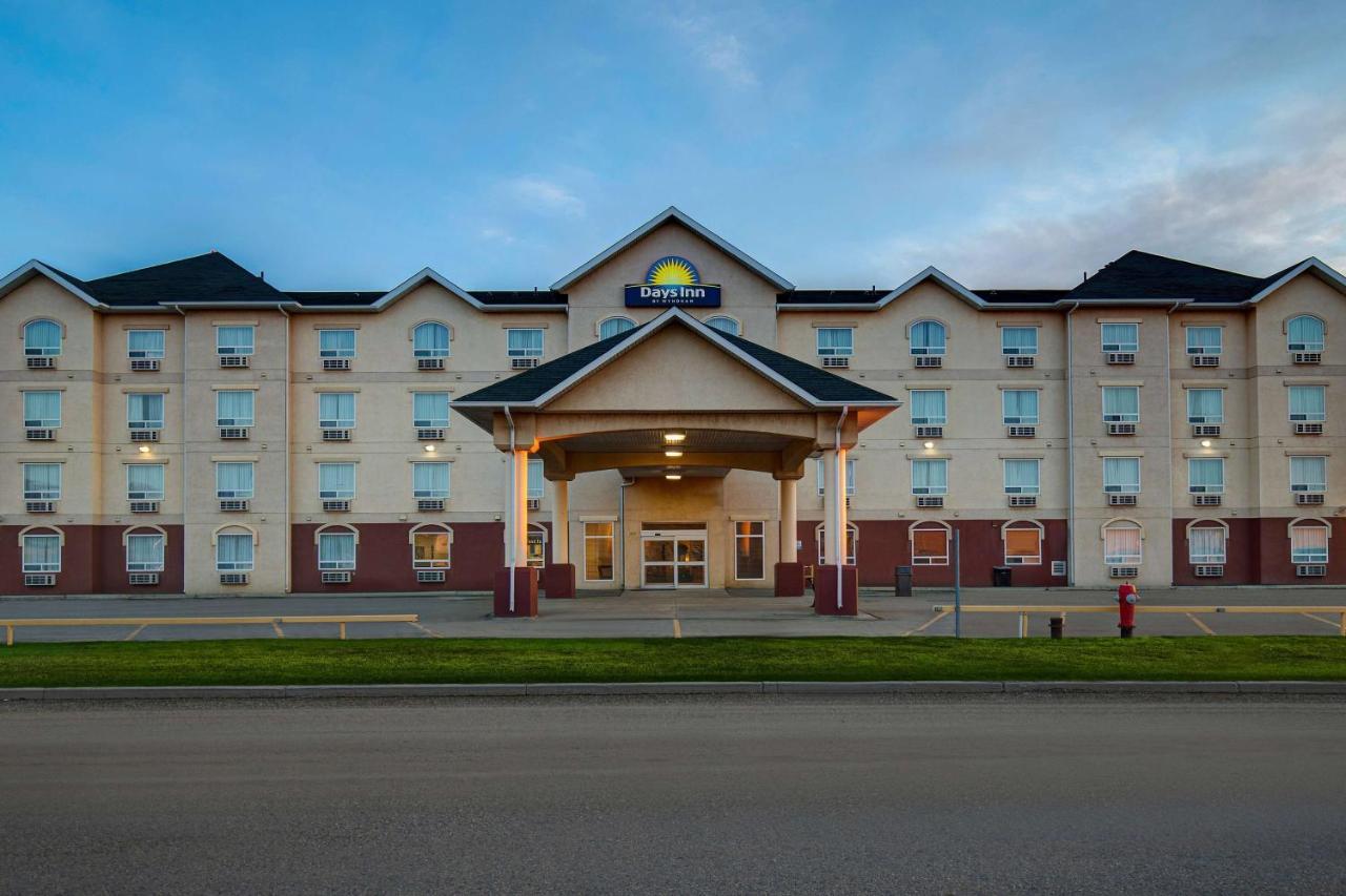 Days Inn By Wyndham Dawson Creek Exterior photo