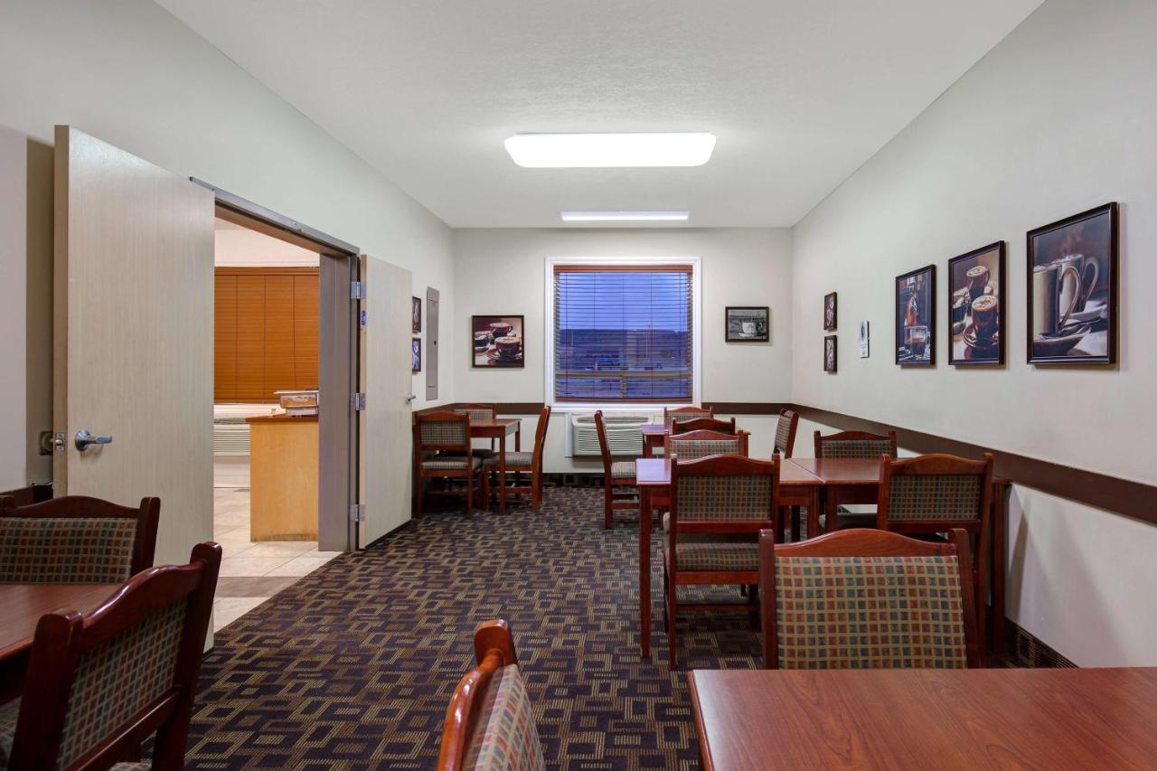 Days Inn By Wyndham Dawson Creek Exterior photo