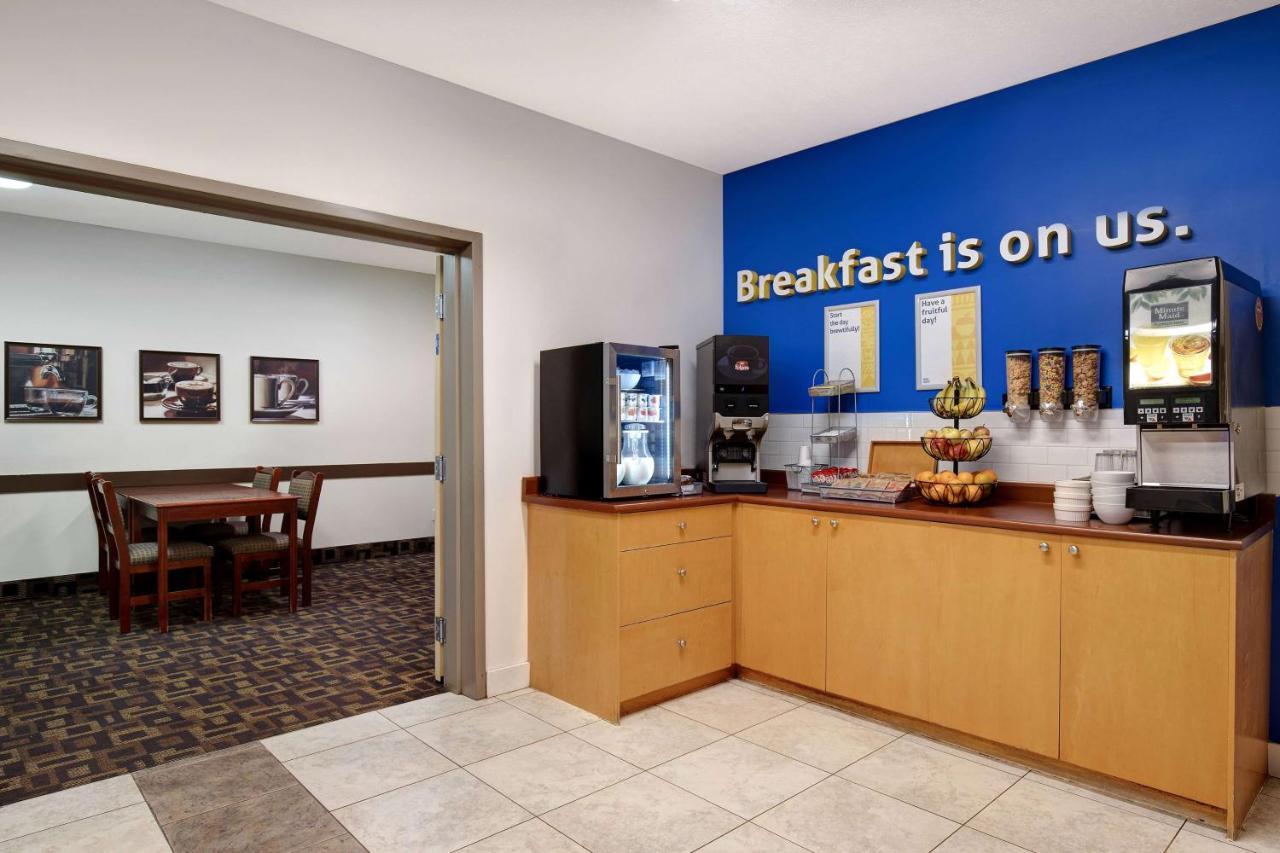 Days Inn By Wyndham Dawson Creek Exterior photo