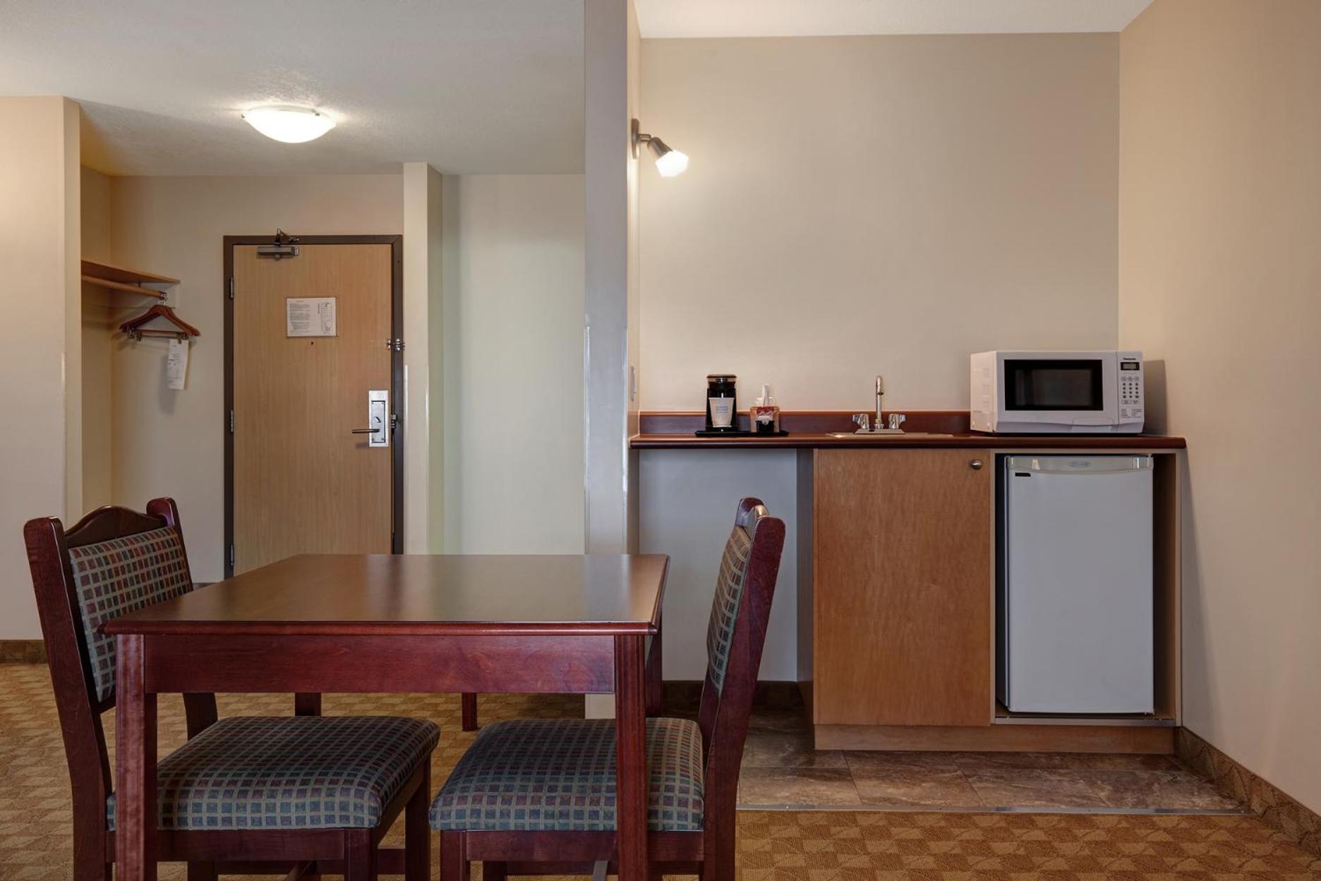 Days Inn By Wyndham Dawson Creek Exterior photo