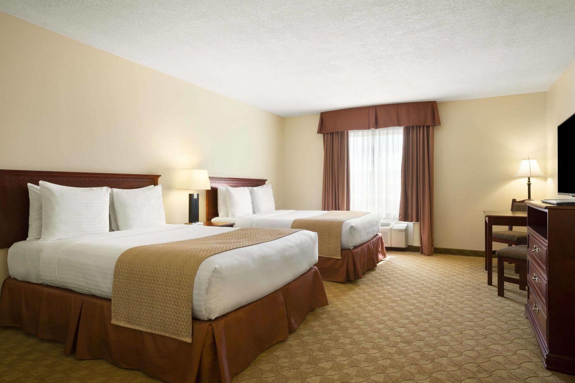 Days Inn By Wyndham Dawson Creek Exterior photo